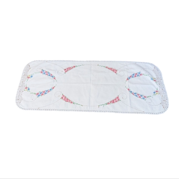 Vtg Dresser Scarf Hand Embroidered Flowers Crochet Edge Table Runner 39x16" - Picture 2 of 6